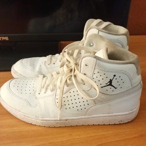 *AIR JORDANS-JUMPMAN SIZE 9* AR3762-100